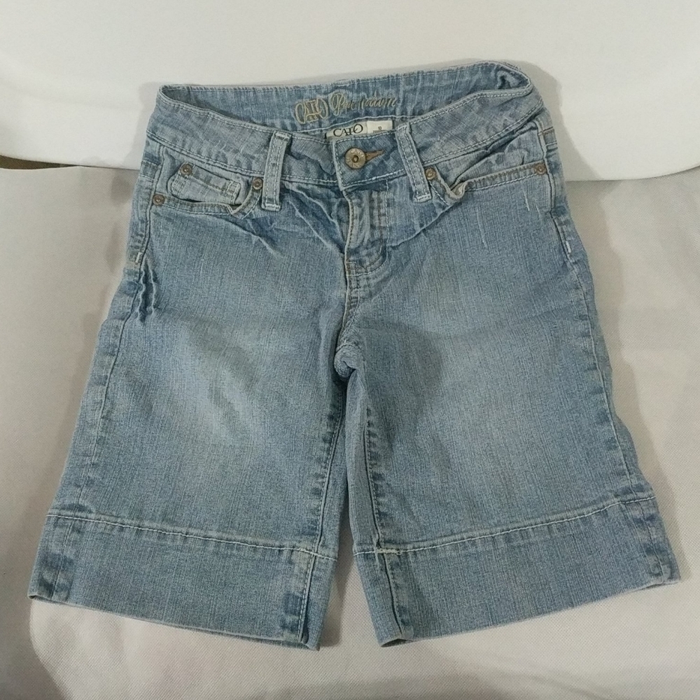𝅺Cato Premium Girls Bermuda Shorts Light Wash - size 10